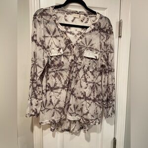Chico’s Sheer White Gray Tie Dye Front Knot Roll Tab Sleeve Button Down Size M